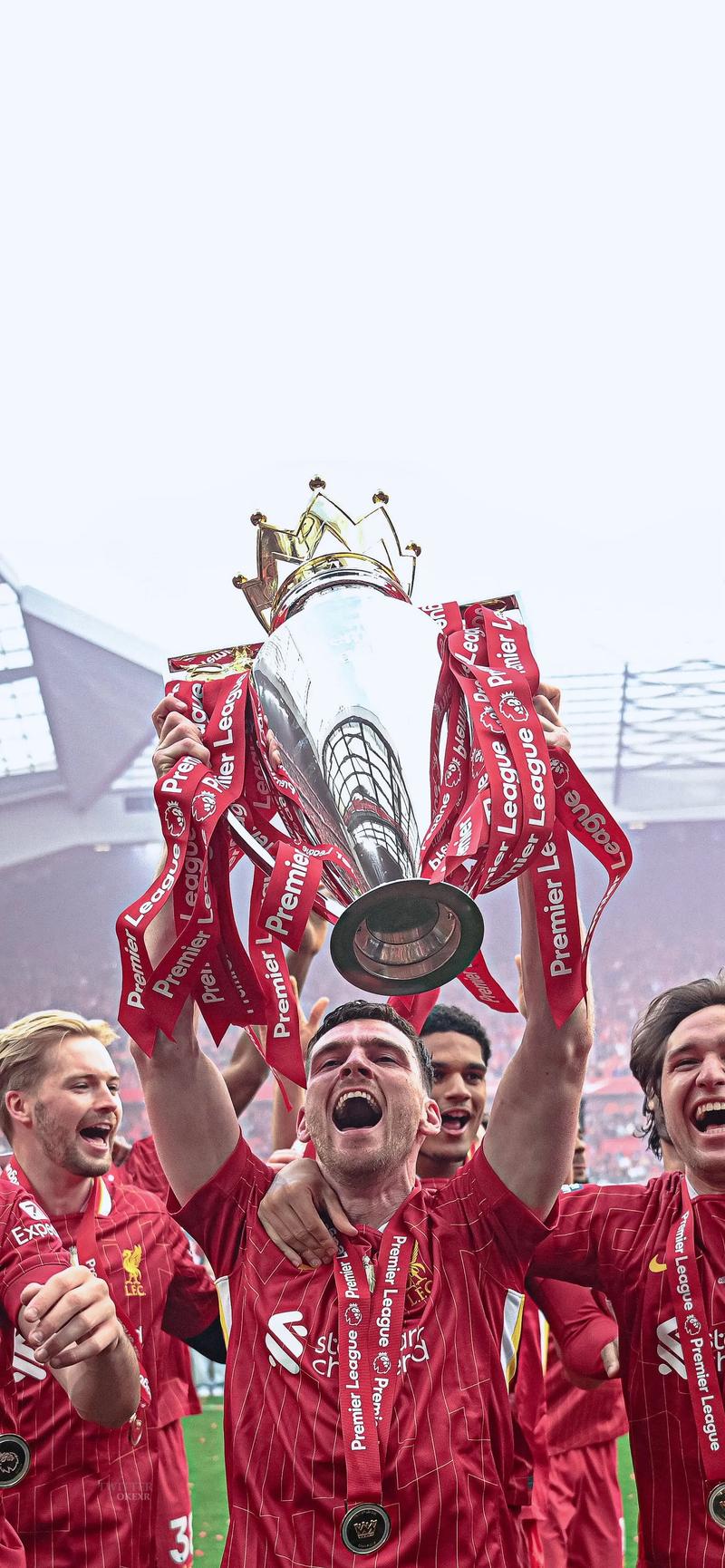 克罗斯：绿茵场上的精准指挥官（克罗斯：中场的精密调度师）