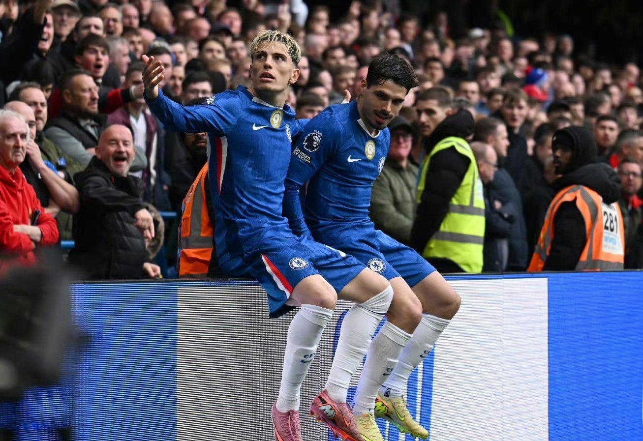 记者：中英青训交流会上对15天7赛进行了反思，会给球员带来风险（记者称中英青训交流会反思15天7赛：高密度赛程或增加球员风险）