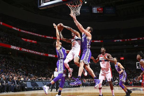 环足奖最佳中东球员候选：C罗领衔，本泽马、坎特在列（环球足球奖中东最佳球员候选出炉：C罗领衔，本泽马、坎特入选）