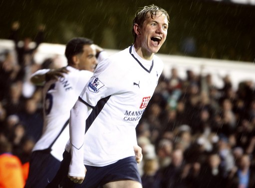 TA：利马传球出色&充满侵略性，他的回归可以丰富曼联打法（TA：传球精妙且侵略性十足的利马回归，有望为曼联战术增添多样性）