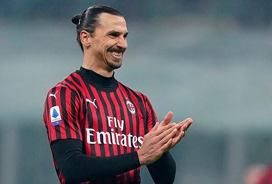 14扣12中！女排世俱杯朱婷彻底爆发，最不可思议一球诞生了（朱婷世俱杯火力全开：14扣12中，不可思议神球上演）