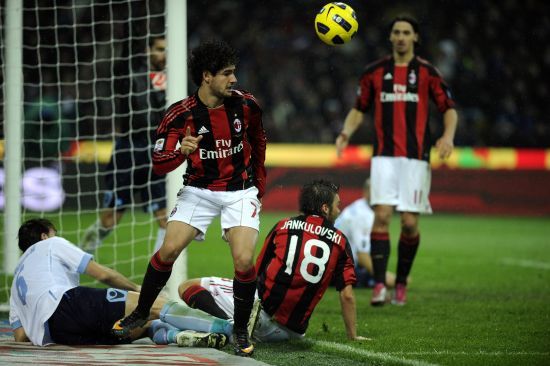 登顶法甲射手王！格林伍德本场双响，本赛季法甲12场10球（格林伍德梅开二度，12场10球领跑法甲射手榜）