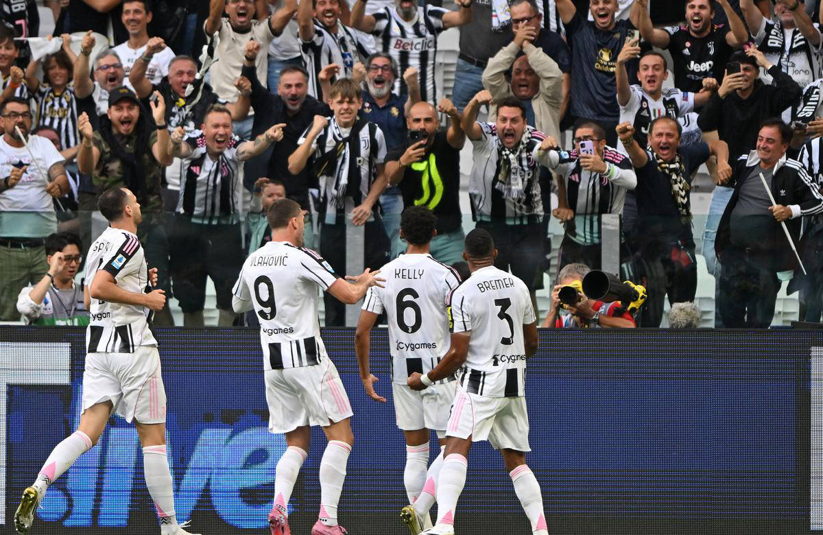 那不勒斯官方：洛博特卡在意杯赛前热身时左腿后胫肌拉伤（那不勒斯通报：洛博特卡意大利杯赛前热身左腿后胫肌拉伤）