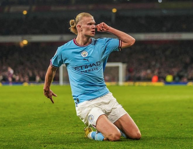 米体：邓弗里斯合同中有2500万欧解约条款，每年都会生效（米兰体育报：邓弗里斯合同设有2500万欧解约金，条款每年可触发）