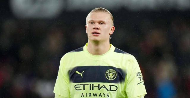 记者：申花今天下午飞赴天津，于汉超、戴伟浚等人随队出征（记者：申花今日下午启程赴津，于汉超、戴伟浚等随队出征）