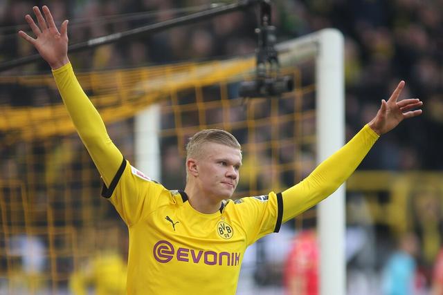 前意甲裁判谈DV9点球被吹：他和防守球员互有拉扯，都不犯规（前意甲裁判谈DV9争议点球：与后卫互相拉扯，均无犯规）