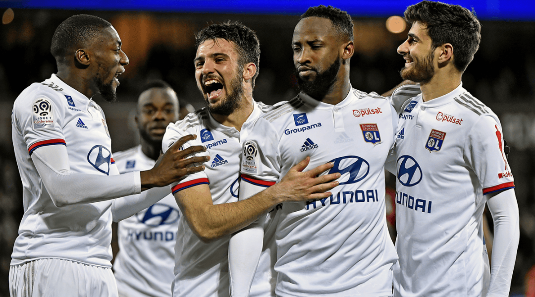 辽宁男篮在CBA杯赛中爆冷输给江苏男篮，外援选择引发争议，球迷对阵容实力和磨合表示不满。（CBA杯冷门：辽宁不敌江苏，外援选择惹争议，球迷质疑阵容实力与磨合）