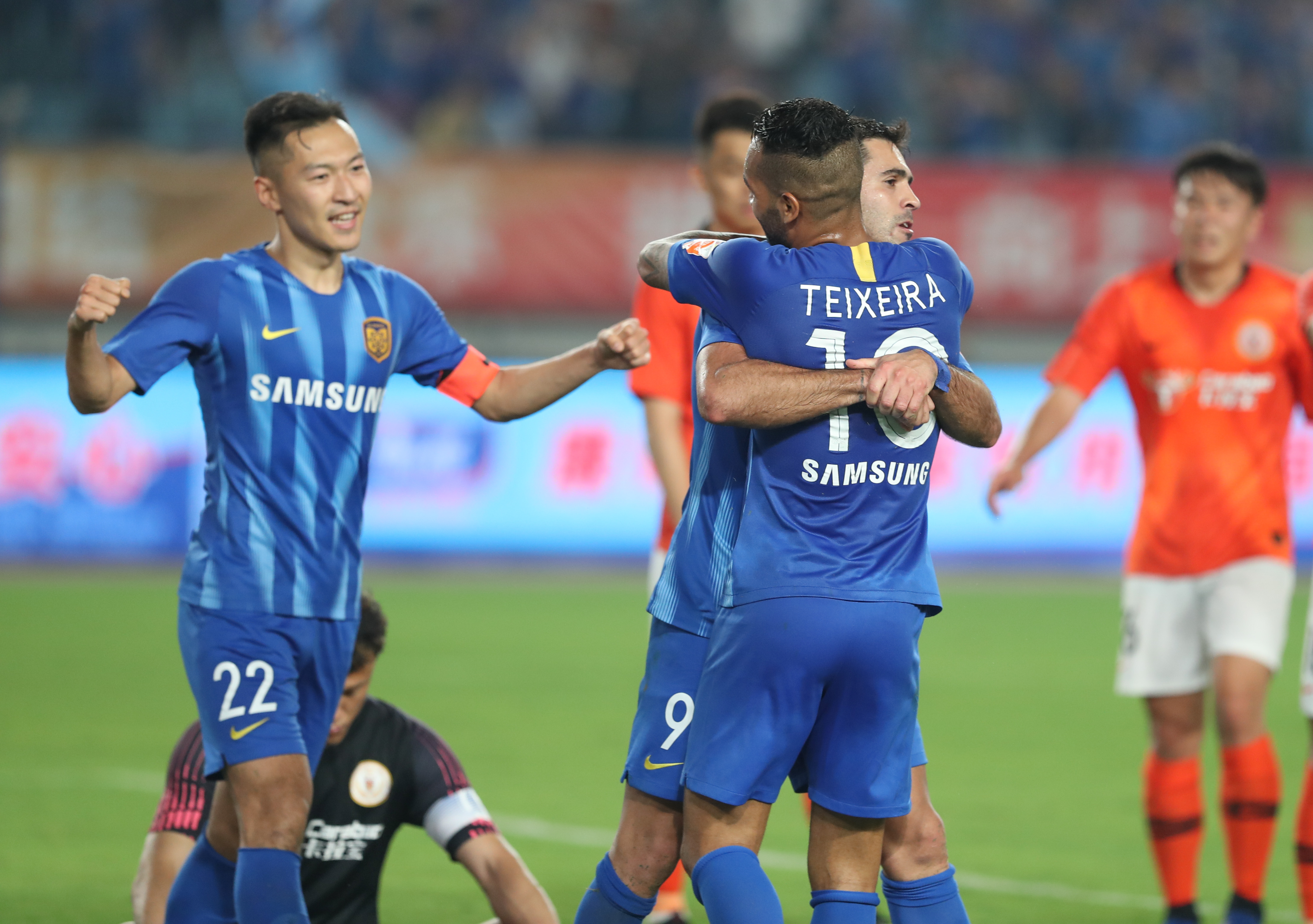 爆大冷！切尔西轰然倒下，惨遭逆转绝杀，11亿欧豪阵也没用（大冷门！切尔西被逆转绝杀，11亿欧豪华阵容仍无力回天）